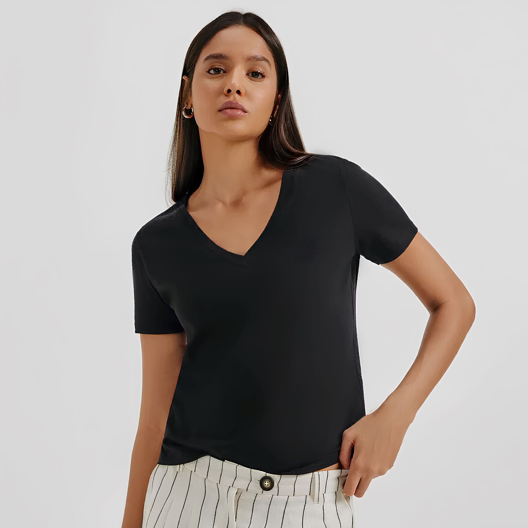Camiseta Femenina Básica Aura.