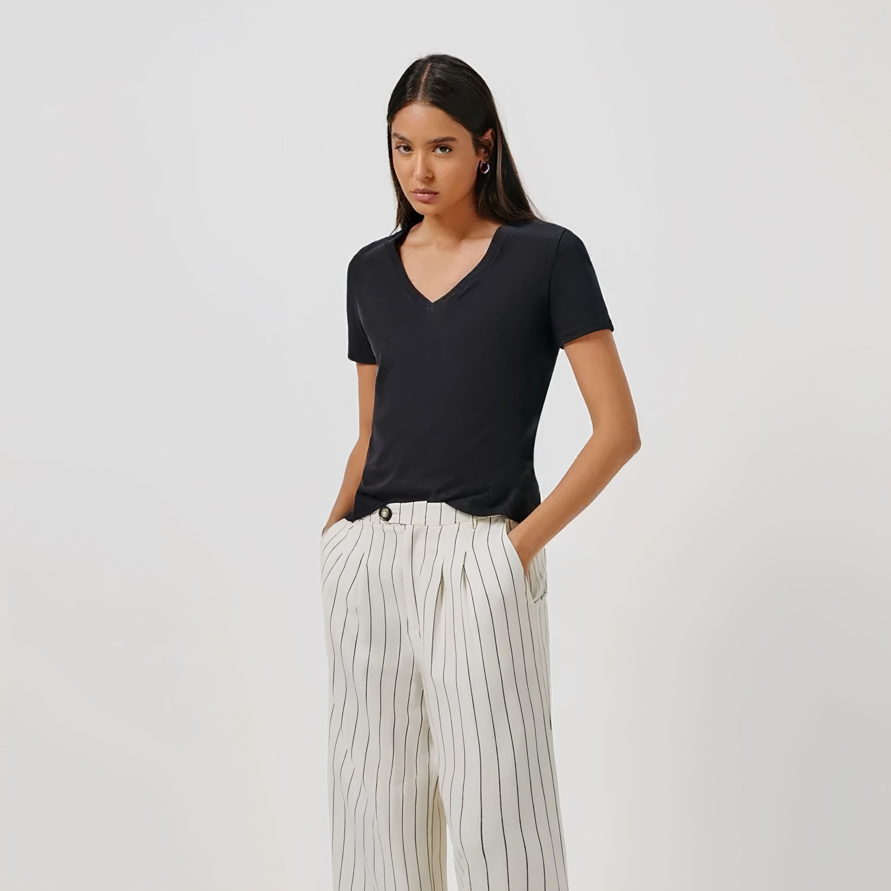 Camiseta Femenina Básica Aura.