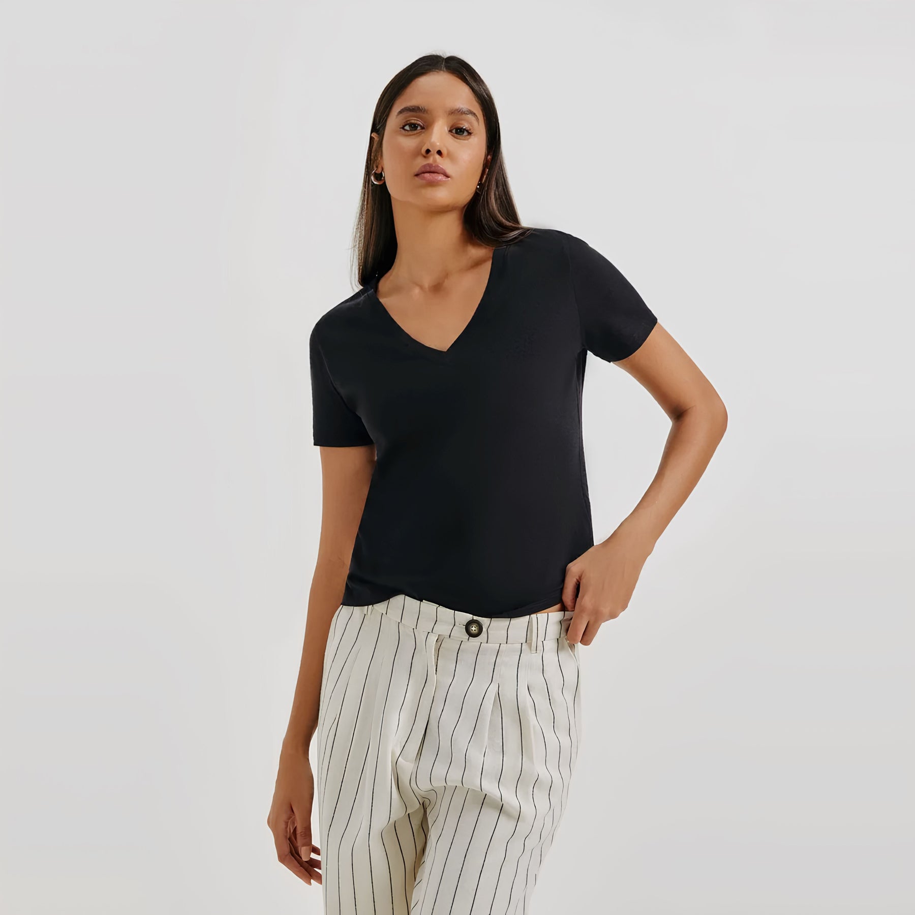 Camiseta Femenina Básica Aura.