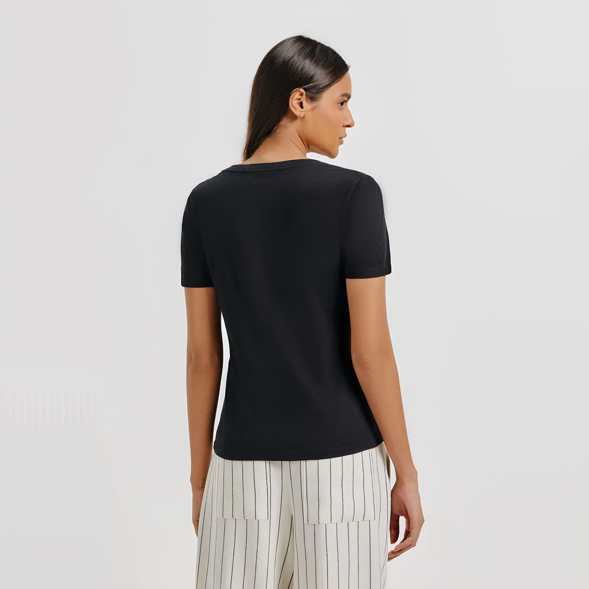 Camiseta Femenina Básica Aura.