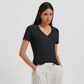 Camiseta Femenina Básica Aura.